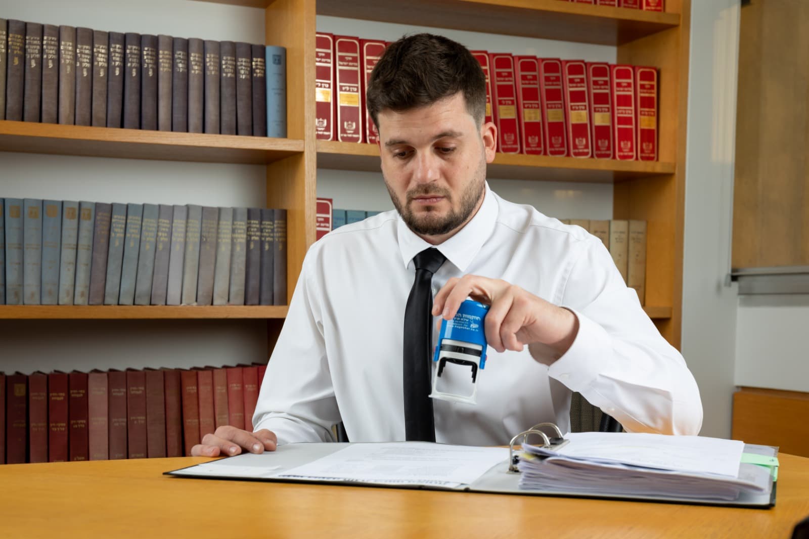 תמונת פורטרט של עורך דין גבריאל גוטמן